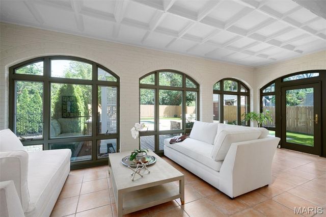 20 Ridgemoor Drive, Clayton, MO 63105