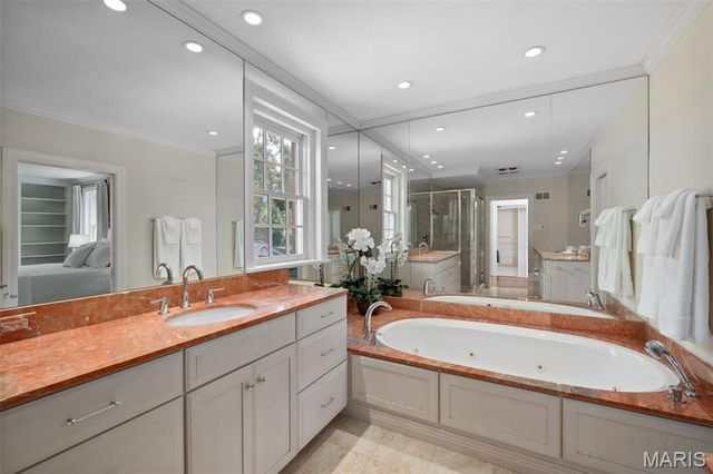 20 Ridgemoor Drive, Clayton, MO 63105