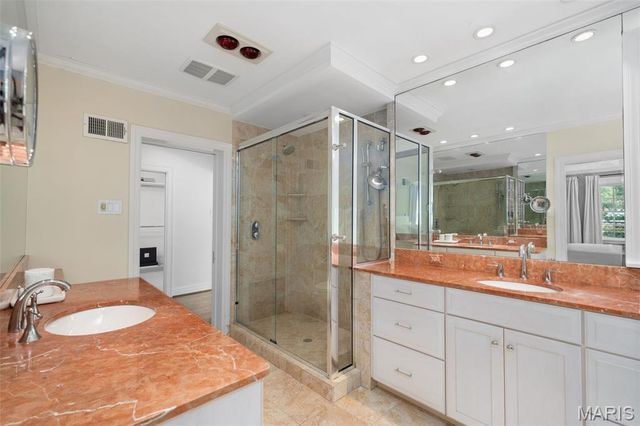 20 Ridgemoor Drive, Clayton, MO 63105