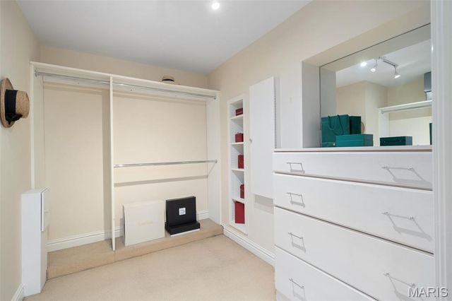 20 Ridgemoor Drive, Clayton, MO 63105