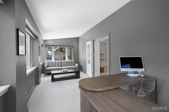 20 Ridgemoor Drive, Clayton, MO 63105