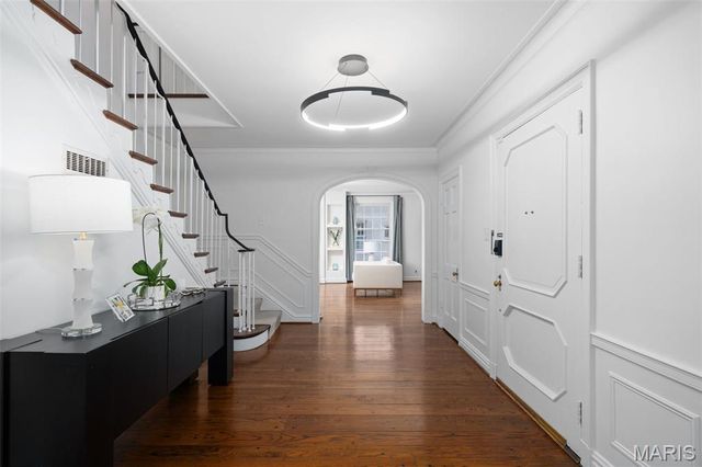 20 Ridgemoor Drive, Clayton, MO 63105