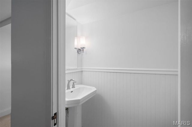 20 Ridgemoor Drive, Clayton, MO 63105