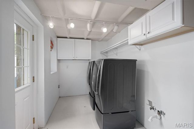 20 Ridgemoor Drive, Clayton, MO 63105