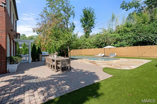 20 Ridgemoor Drive, Clayton, MO 63105