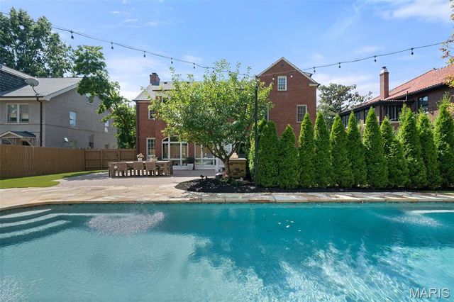 20 Ridgemoor Drive, Clayton, MO 63105