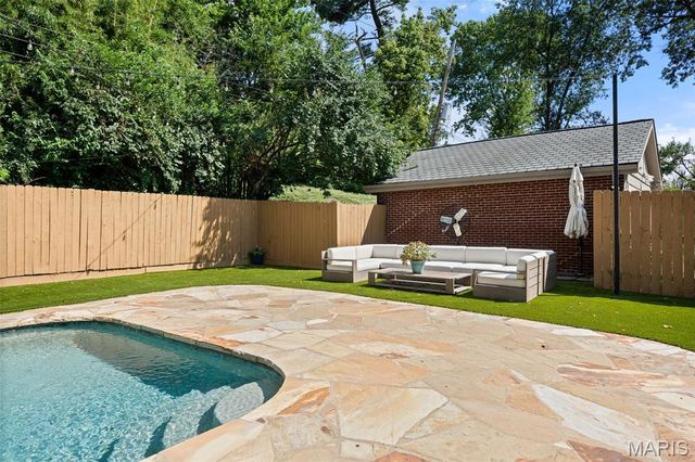 20 Ridgemoor Drive, Clayton, MO 63105