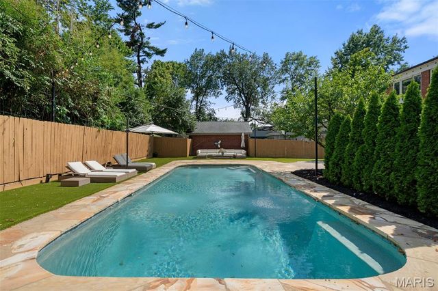 20 Ridgemoor Drive, Clayton, MO 63105