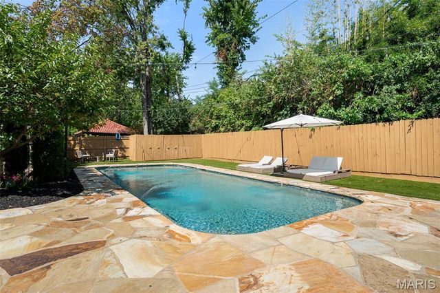 20 Ridgemoor Drive, Clayton, MO 63105