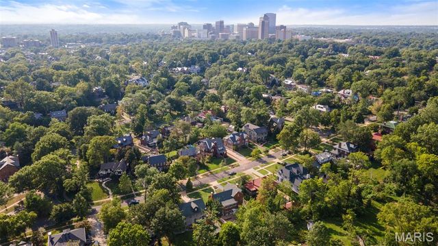 20 Ridgemoor Drive, Clayton, MO 63105