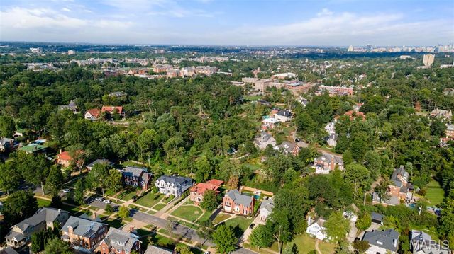 20 Ridgemoor Drive, Clayton, MO 63105