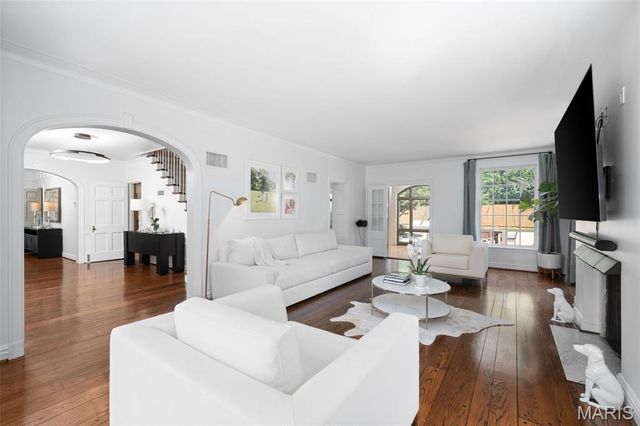 20 Ridgemoor Drive, Clayton, MO 63105