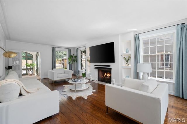 20 Ridgemoor Drive, Clayton, MO 63105