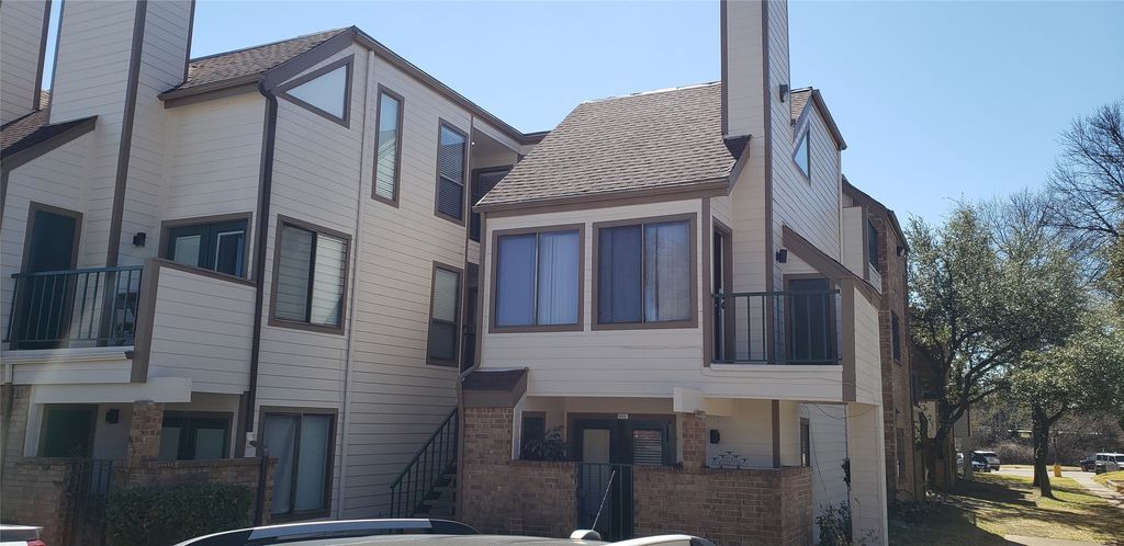2300 Bamboo Drive N308, Arlington, TX 76006