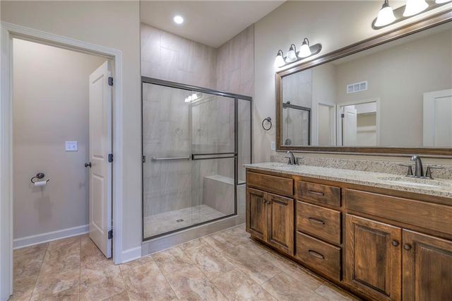 2926 SW Arboridge Drive, Lee's Summit, MO 64082