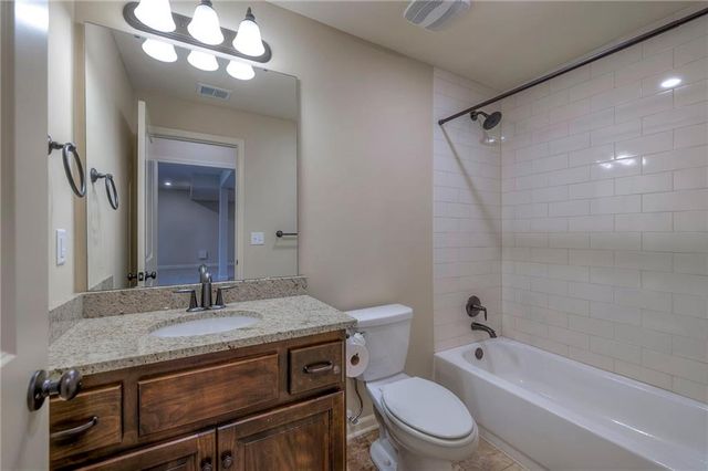 2926 SW Arboridge Drive, Lee's Summit, MO 64082