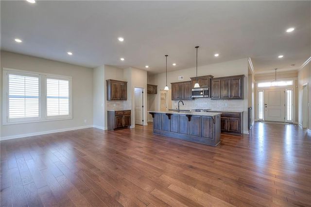 2926 SW Arboridge Drive, Lee's Summit, MO 64082