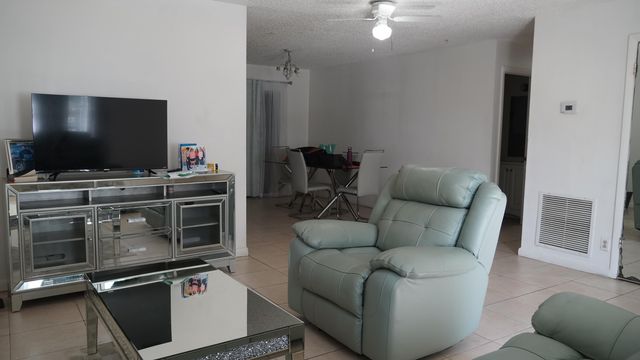 5805 NW Bosque Lane NW, West Palm Beach, FL 33415