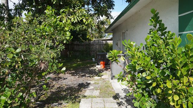 5805 NW Bosque Lane NW, West Palm Beach, FL 33415