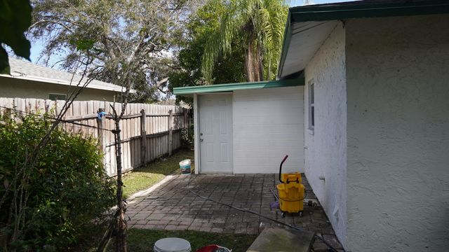5805 NW Bosque Lane NW, West Palm Beach, FL 33415