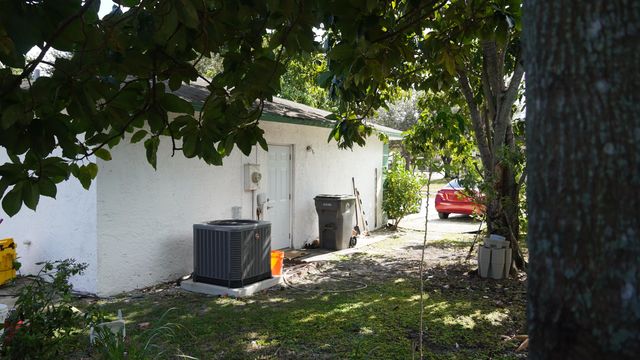 5805 NW Bosque Lane NW, West Palm Beach, FL 33415