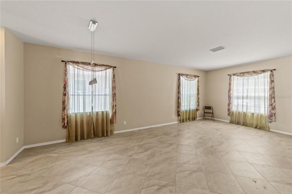 Image 11 of property listing at 6110 39TH COURT E, Bradenton, FL 34203