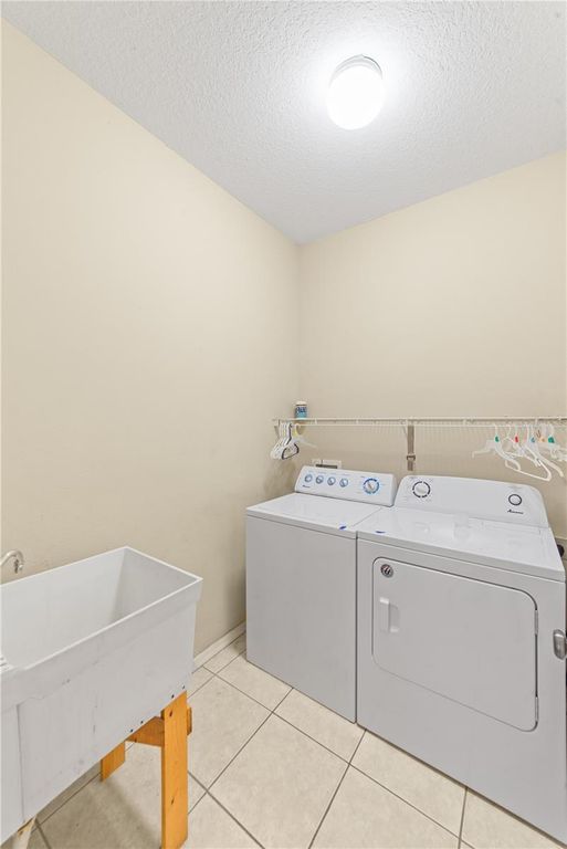 Image 13 of property listing at 6110 39TH COURT E, Bradenton, FL 34203