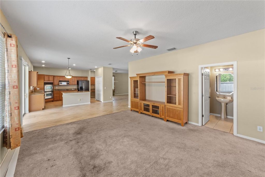 Image 3 of property listing at 6110 39TH COURT E, Bradenton, FL 34203