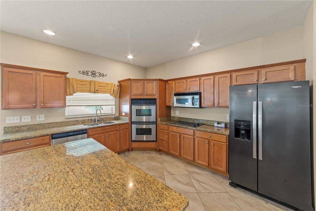 Image 26 of property listing at 6110 39TH COURT E, Bradenton, FL 34203