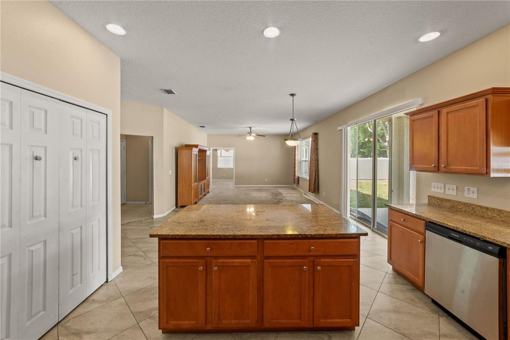 Image 4 of property listing at 6110 39TH COURT E, Bradenton, FL 34203