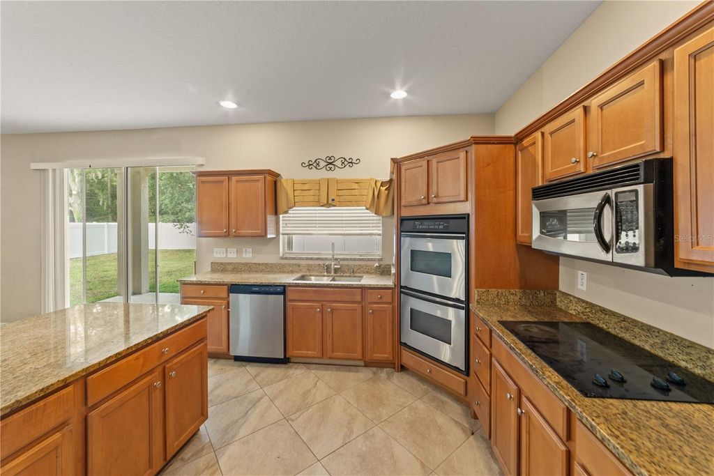 Image 33 of property listing at 6110 39TH COURT E, Bradenton, FL 34203