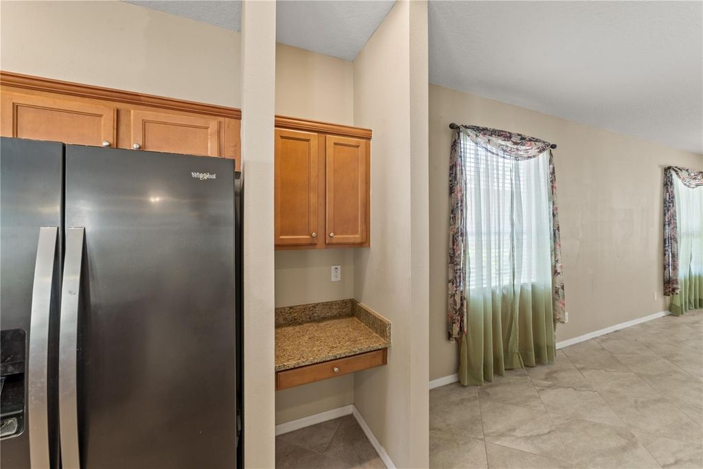Image 36 of property listing at 6110 39TH COURT E, Bradenton, FL 34203