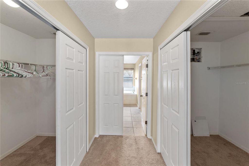 Image 5 of property listing at 6110 39TH COURT E, Bradenton, FL 34203