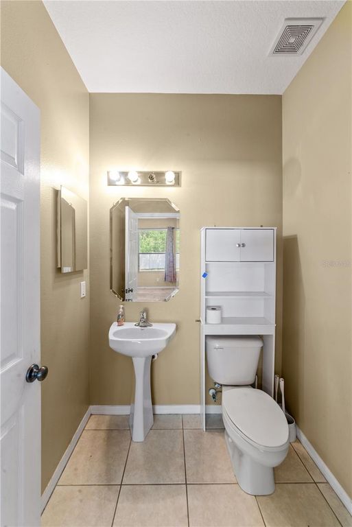 Image 9 of property listing at 6110 39TH COURT E, Bradenton, FL 34203