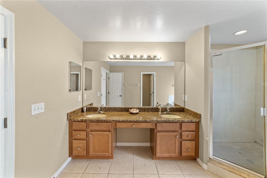 Image 10 of property listing at 6110 39TH COURT E, Bradenton, FL 34203