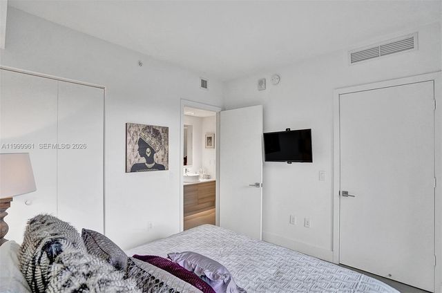 121 NE 34th St 814, Miami, FL 33137