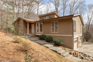 100 Ridgeview Drive, Hendersonville, NC 28792