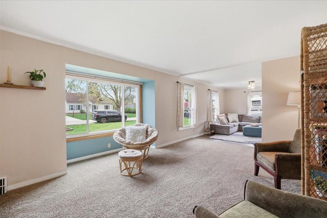 17814 Roosevelt AVENUE, New Berlin, WI 53146