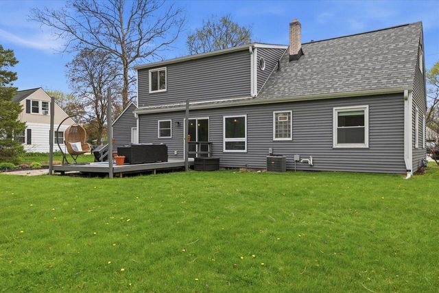 17814 Roosevelt AVENUE, New Berlin, WI 53146