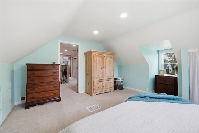 17814 Roosevelt AVENUE, New Berlin, WI 53146