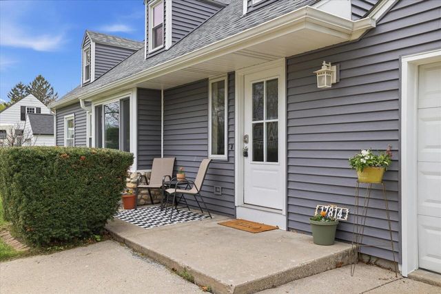 17814 Roosevelt AVENUE, New Berlin, WI 53146