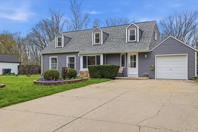 17814 Roosevelt AVENUE, New Berlin, WI 53146