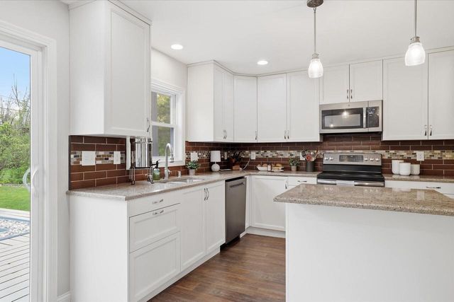 17814 Roosevelt AVENUE, New Berlin, WI 53146