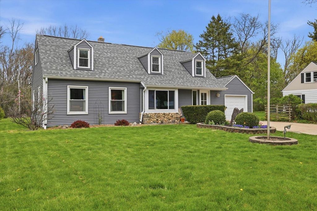 17814 Roosevelt AVENUE, New Berlin, WI 53146