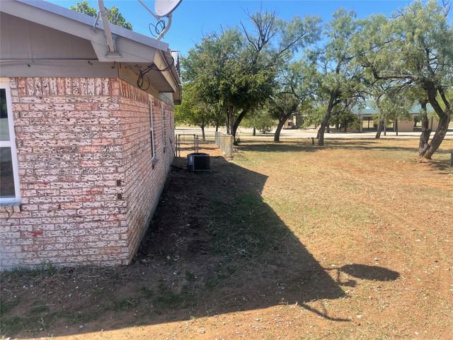 306 S Old Caddo Avenue, Breckenridge, TX 76424