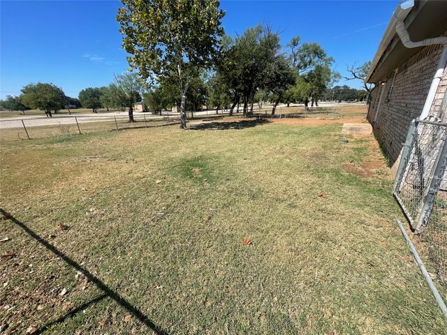 306 S Old Caddo Avenue, Breckenridge, TX 76424