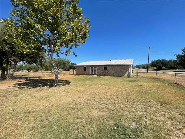 306 S Old Caddo Avenue, Breckenridge, TX 76424
