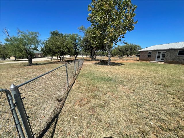 306 S Old Caddo Avenue, Breckenridge, TX 76424