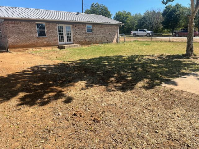 306 S Old Caddo Avenue, Breckenridge, TX 76424