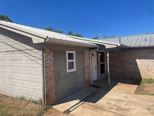 306 S Old Caddo Avenue, Breckenridge, TX 76424